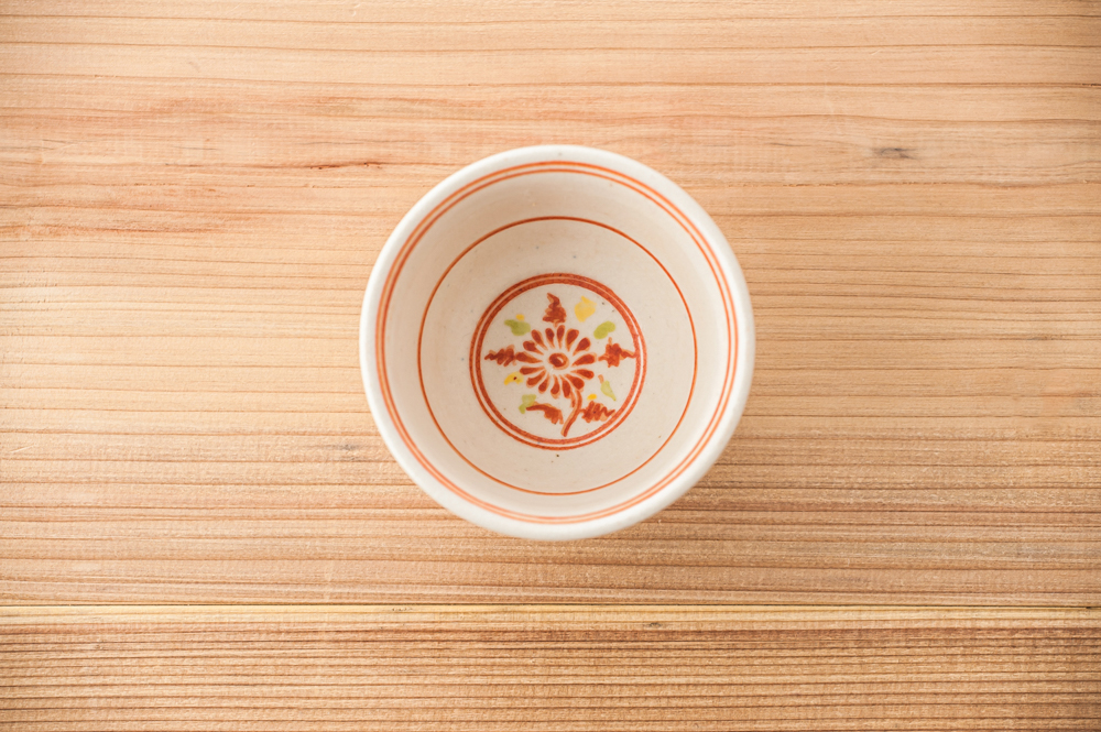ベトナム食器 バッチャン焼 湯呑（白×赤花柄） 9cm <br><br>No