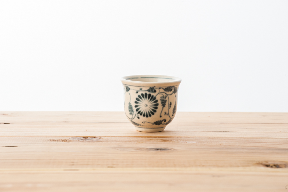ベトナム茶器 バッチャン焼（白×青花柄） 湯呑 6cm <br><br>No