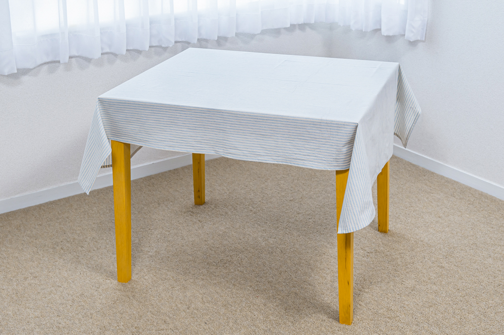 テーブルクロス　ストライプボーダー　水色　110㎝×150㎝