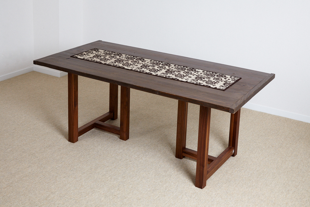 テーブルランナー　ウォーターヒヤシンス（茶×花柄）　バリ模様　35cm×145cm