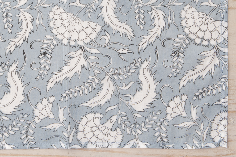 クロスターバン　(1122)グレー　花柄 インド更科 コットンクロス 小花柄 ブルーグレー 51×51cm<br><br